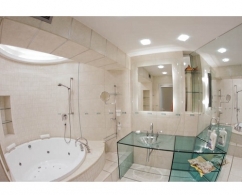 Установка мебели для ванной комнаты стоимостью выше 10000 руб