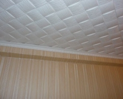 Снятие потолочных плит из полистирола